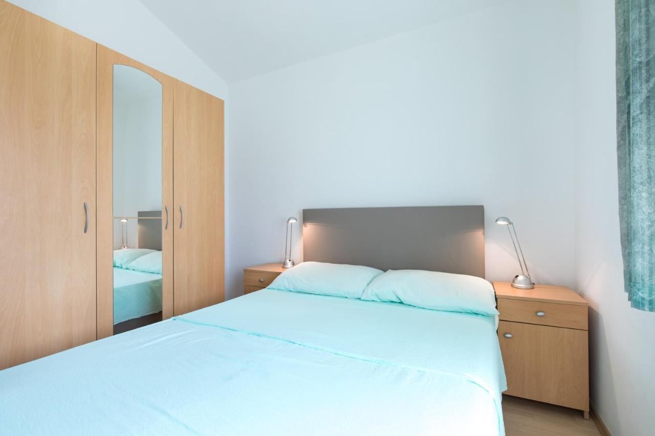 Apartment Cvijic Beige Punat Ngoại thất bức ảnh