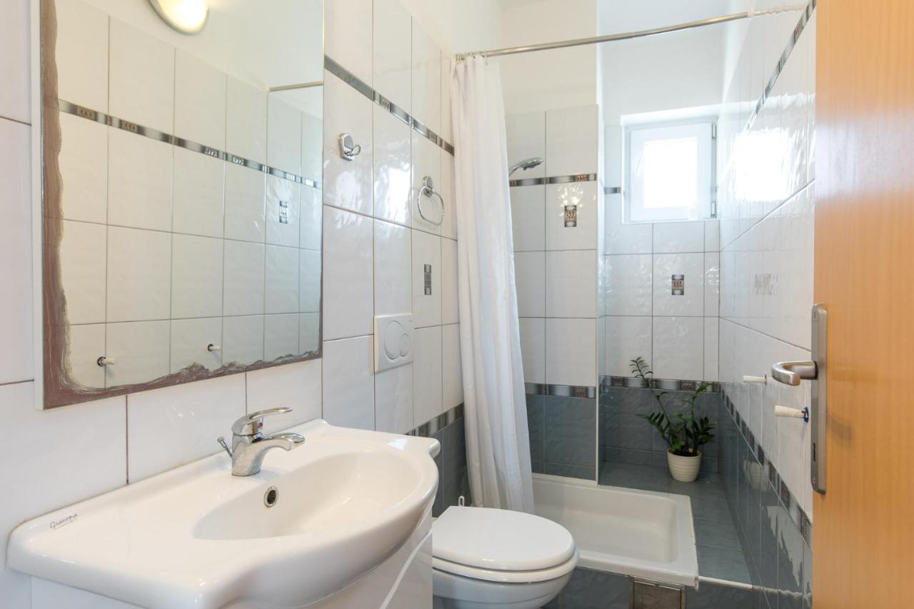 Apartment Cvijic Beige Punat Ngoại thất bức ảnh