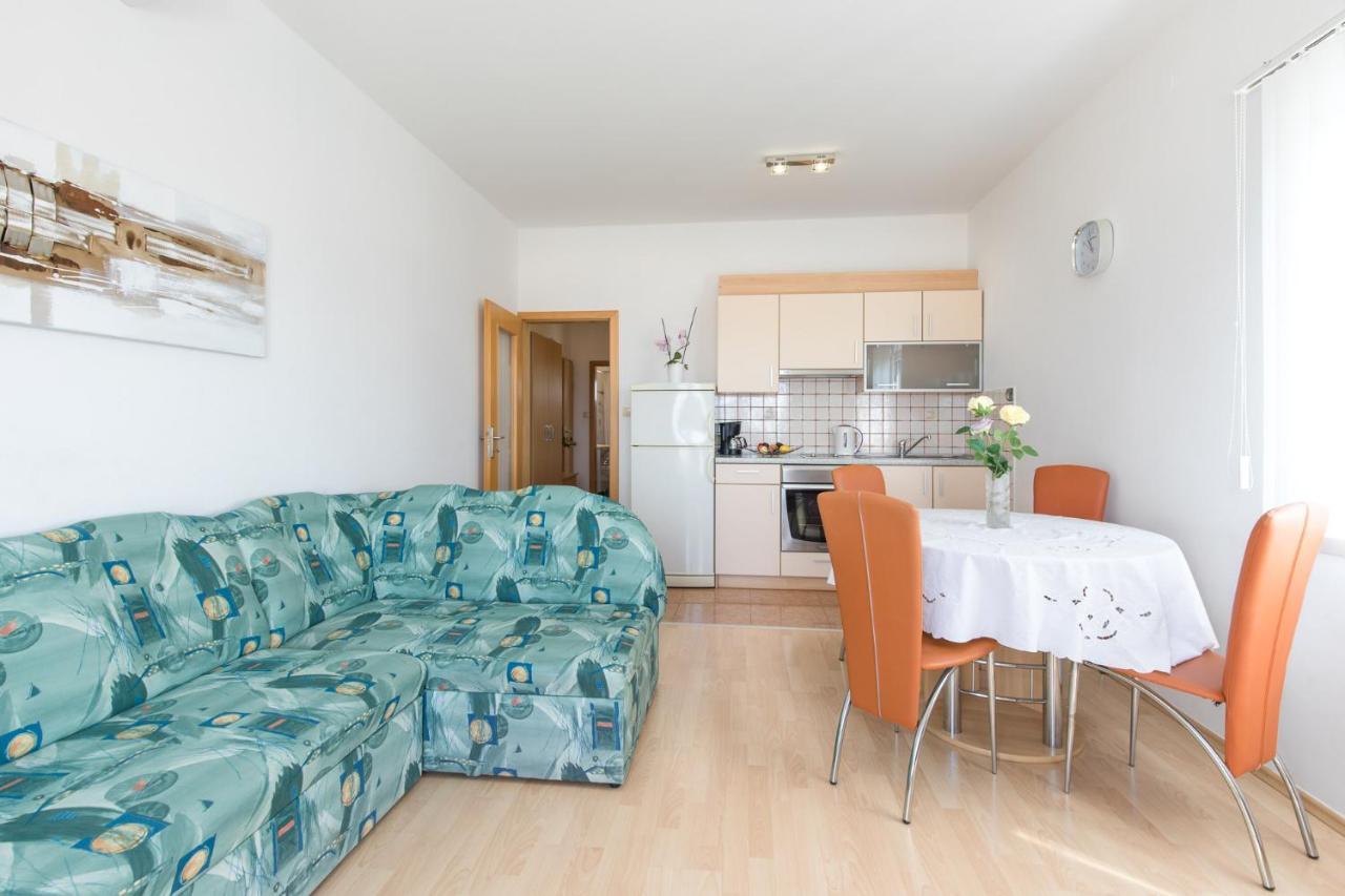 Apartment Cvijic Beige Punat Ngoại thất bức ảnh